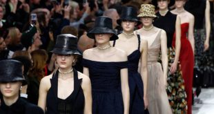 Με φεμινιστικό άρωμα το ντεφιλέ του Οίκου Dior