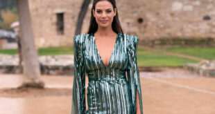 «Είμαι η Εύη Βατίδου, μοντέλο της Vogue και έχω κάνει καριέρα»