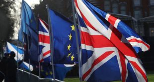 «Το Brexit έχει κοστίσει στη βρετανική οικονομία τουλάχιστον 80 δισ. λίρες»