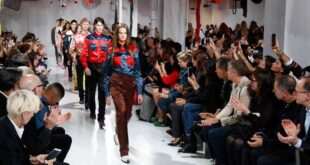Ο Calvin Klein εγκαταλείπει τη μόδα πολυτελείας