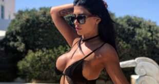 Η σέξι Ελληνίδα σχεδιάστρια