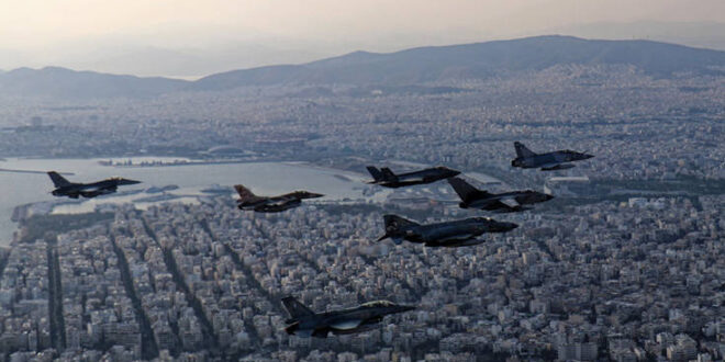 Εντυπωσιακές εικόνες από την άσκηση «Ηνίοχος» και τις πτήσεις μαχητικών σε Αθήνα και Αντίρριο