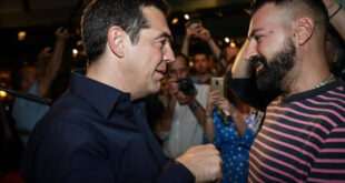 Ο «Υποχθόνιος» εξηγεί στον Αλέξη Τσίπρα τι σημαίνει πραγματικά το «Mama?»