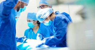 Νοσοκομείο «Αττικόν»: Χειρούργησαν έμβρυο μέσα στη μήτρα