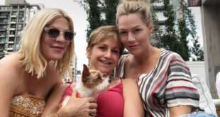 Beverly Hills 90210: Πόζες με μαγιό και χωρίς μακιγιάζ 19 χρόνια μετά το τέλος της σειράς
