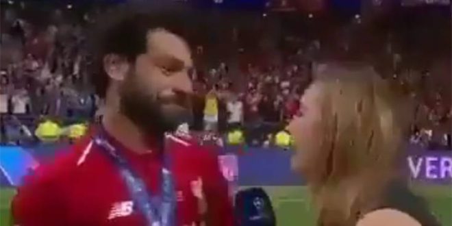 Champions League: Ο Σαλάχ «στράβωσε» γιατί νόμιζε ότι μια δημοσιογράφος θα τον φιλήσει