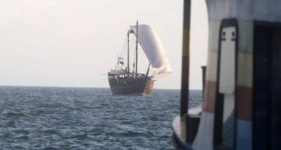 «Έδεσε» στη Θεσσαλονίκη το ξύλινο σκάφος του Κατάρ που προωθεί το Μουντιάλ του 2022