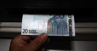 Αυξάνονται από βδομάδα οι χρεώσεις για αναλήψεις με κάρτες από ΑΤΜ άλλων τραπεζών