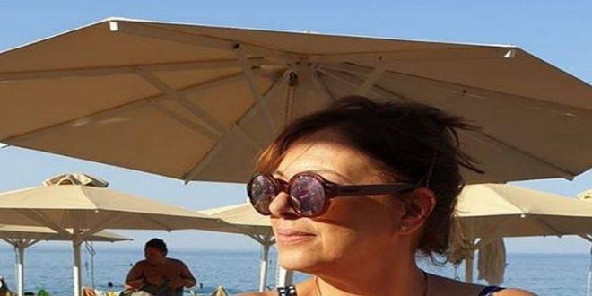 Εντυπωσιάζει η Ελένη Ράντου με την φωτογραφία της στην παραλία