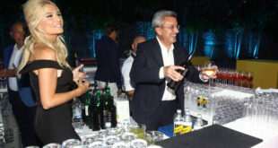 Ο παρκαδόρος Παπαδάκης και η μπαργούμαν Σκορδά