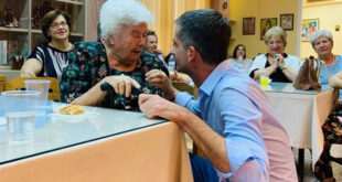 Ημέρα του παππού και της γιαγιάς: Η γλυκιά επίσκεψη του Κώστα Μπακογιάννη