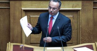 Κόντρα για το φορολογικό νομοσχέδιο στη Βουλή: Οι μειώσεις που προανήγγειλε ο Σταϊκούρας