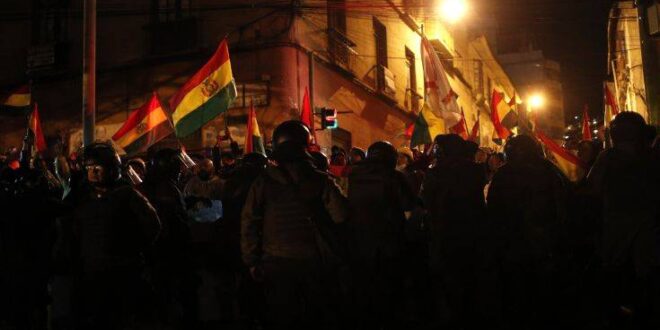 Μονάδες της αστυνομίας στασίασαν σε τρεις πόλεις της Βολιβίας