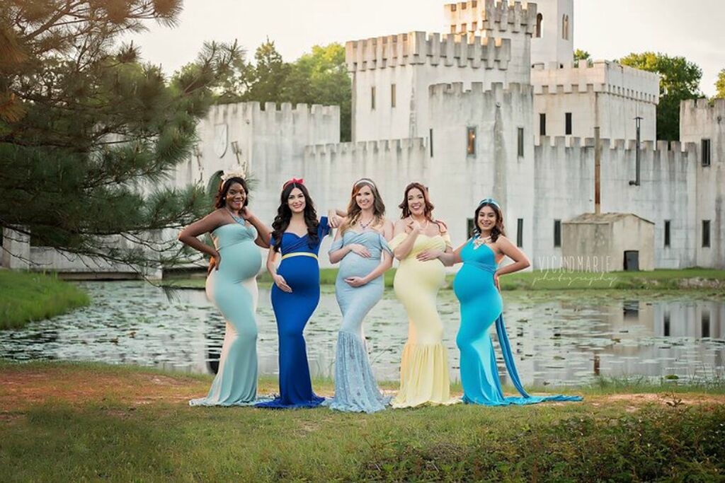 Έγκυες μαμάδες μεταμορφώνονται σε πριγκίπισσες της Disney και οι φώτο τους μαγεύουν  (pics)