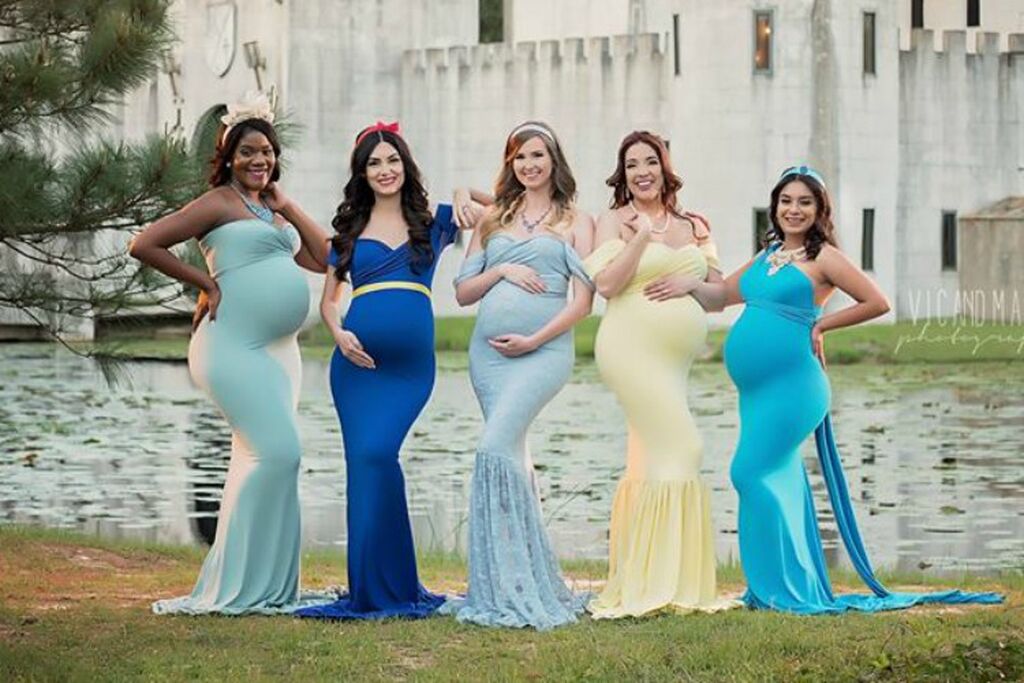 Έγκυες μαμάδες μεταμορφώνονται σε πριγκίπισσες της Disney και οι φώτο τους μαγεύουν  (pics)