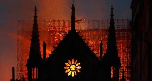 Η πυρκαγιά στην Παναγία των Παρισίων έβαλε «φωτιά» στο twitter