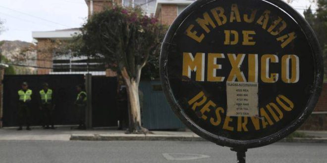 Η Βολιβία κατηγορεί Ισπανούς διπλωμάτες για προσπάθεια απομάκρυνσης καταζητούμενου συνεργάτη του Έβο Μοράλες