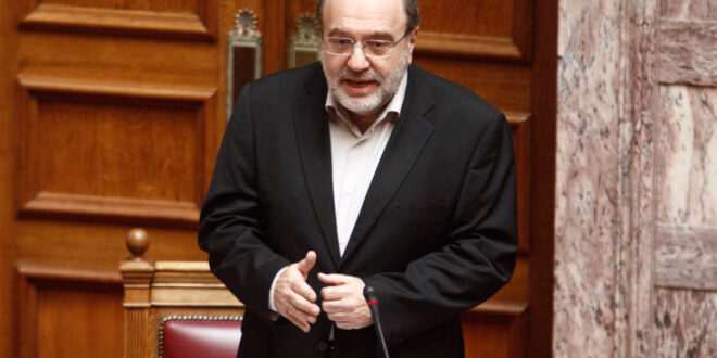 Τρύφων Αλεξιάδης: «Ελεγχόμενη η κατάστασή του», λέει το ιατρικό ανακοινωθέν