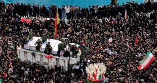 Ιράν: Χιλιάδες άνθρωποι υποδέχονται τη σορό του Κασέμ Σουλεϊμανί στη γενέτειρά του