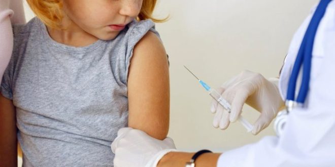 Εγκύκλιο για τον υποχρεωτικό εμβολιασμό των παιδιών ζητά ο Συνήγορος του Πολίτη