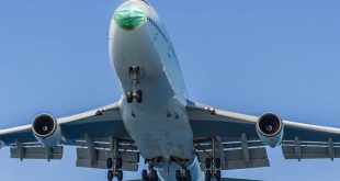 Κορονοϊός: Μειώσεις δαπανών, άδειες άνευ αποδοχών, «πάγωμα» προαγωγών για αεροπορικές εταιρείες