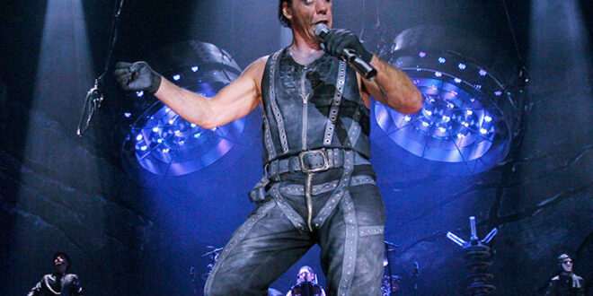 Στην Εντατική με κορονοϊό ο τραγουδιστής Till Lindemann των Rammstein