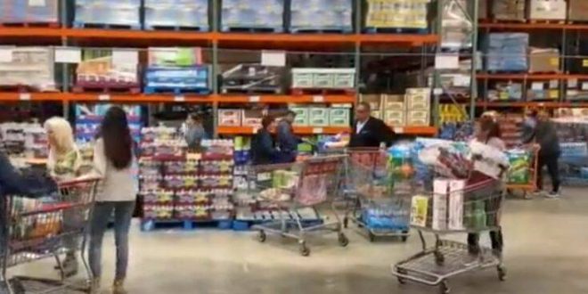 Πανικός στα σούπερ μάρκετ στο Λος Άντζελες υπό τον φόβο του κορονοϊού