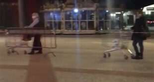 Κορονοϊός Ιταλία: Ουρές έξω από σουπερμάρκετ, πελάτες ο ένας μακριά από τον άλλο