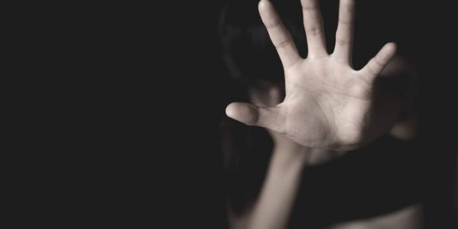 Η αύξηση ενδοοικογενειακής βίας συνδέεται με τη μειωμένη κοινωνική επαφή