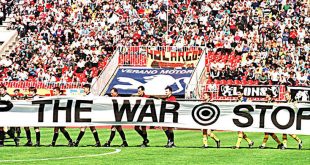 Όταν η ΑΕΚ σταματούσε τον πόλεμο με ποδόσφαιρο