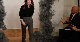 Givenchy: «Παιχνίδι γρίφων» η επιλογή του διαδόχου της Clare Waight Keller