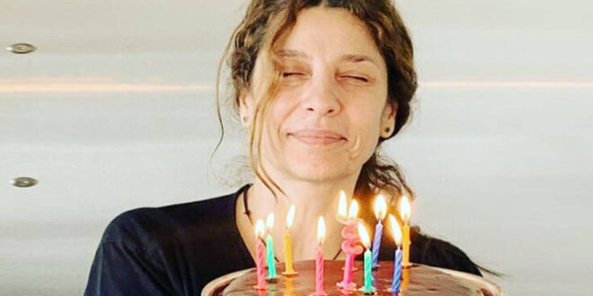 Πόπη Τσαπανίδου: Τα γενέθλια στην καραντίνα και η τούρτα που της έφτιαξε η κόρη της