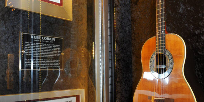 Στο σφυρί η ακουστική κιθάρα του Κερτ Κομπέιν από το θρυλικό Unplugged των Nirvana το 1993