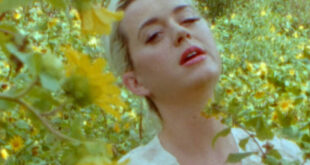 Έγκυος η Κέιτι Πέρι στο νέο της βιντεοκλίπ για το τραγούδι «Daisies»