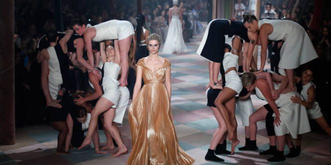 Christian Dior: Η νέα συλλογή θα παρουσιαστεί χωρίς κοινό
