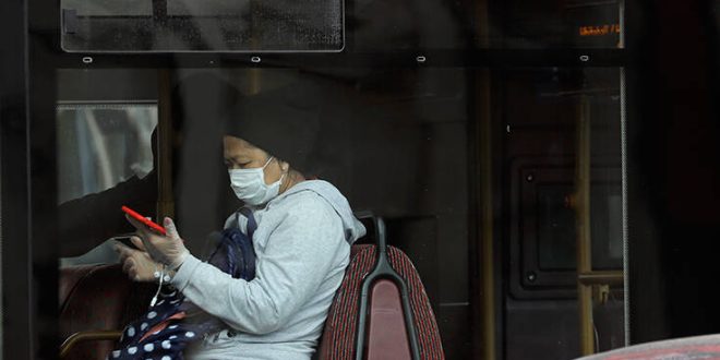 Νέες οδηγίες του ΠΟΥ: Να φοράτε μάσκα σε δημόσιους χώρους