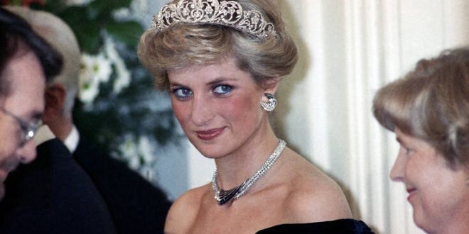 Βασιλικός φωτογράφος αποκαλύπτει τα «μυστικά» της πριγκίπισσας Νταϊάνα στις φωτογραφίσεις