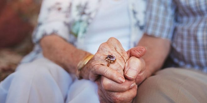 Ντελίριο, πτώση και ταχυκαρδία τα «κρυφά» συμπτώματα του κορονοϊού στους ηλικιωμένους