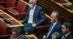 Μόνο ο Γιώργος Παπανδρέου φορούσε μάσκα κατά του κορονοϊού στη Βουλή