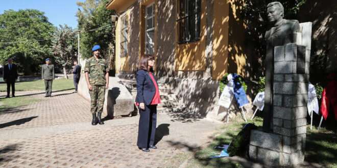 Σακελλαροπούλου για αποκατάσταση Δημοκρατίας: Μέρα τιμής και μνήμης για όλους αυτούς που αγωνίστηκαν