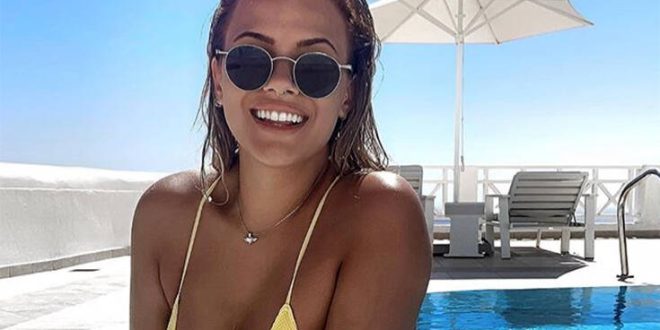Λάουρα Νάργες: Ποζάρει με σέξι μπικίνι στην πισίνα και αναστατώνει το Instagram