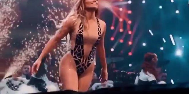 Ο σέξι χορός της Τζένιφερ Λόπεζ με σούπερ αποκαλυπτικό κορμάκι κόβει την ανάσα