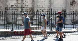 Σταθερά πάνω από 200 τα κρούσματα κορονοϊού - Ανησυχία για τις νέες εστίες κρουσμάτων