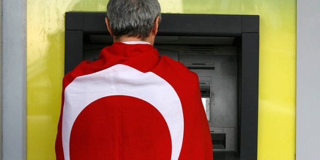 Ο οίκος Fitch υποβάθμισε την οικονομία της Τουρκίας