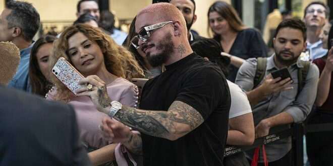 Ο τραγουδιστής J Balvin θετικός στον κορονοϊό: «Κόλλησα και το πέρασα άσχημα»