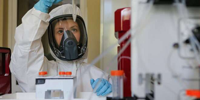Βρετανός επιστήμονας: Το εμβόλιο μπορεί να καθυστερήσει έως το φθινόπωρο του 2021