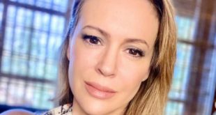 Η νέα ανάρτηση της Αλίσα Μιλάνο για τη «μάχη» της με τον κορονοϊό: Είναι ένα τέρας