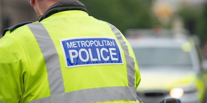 Λονδίνο: Αυτοκίνητο παρέσυρε αστυνομικό που είχε πάει σε σκηνή μαχαιρώματος