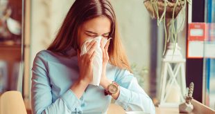 Κοινό κρυολόγημα, γρίπη ή κορονοϊός: Πώς θα ξεχωρίσεις τα συμπτώματα της Covid-19