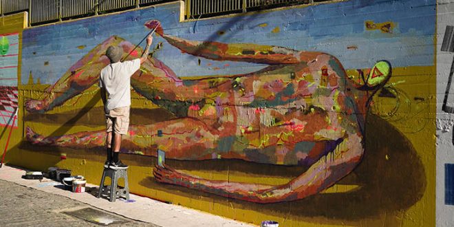 Street art στην Αθήνα: Η εντυπωσιακή τοιχογραφία που έδωσε χρώμα στον πεζόδρομο της οδού Θεσσαλονίκης